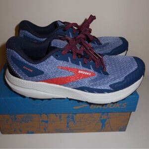 Brooks Divide 4 Light Trail NWT💙